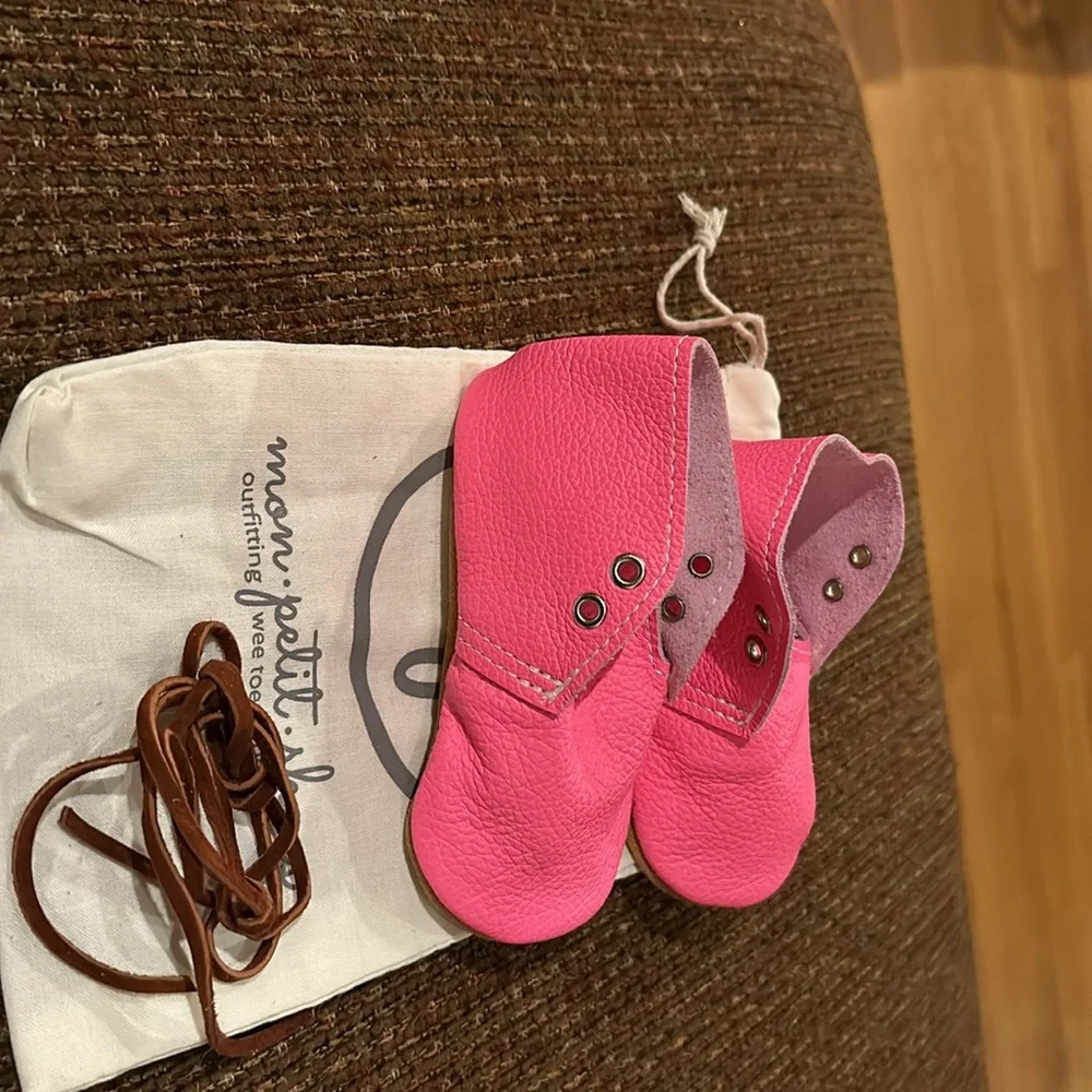 MON PETIT unisex The Oxford Shocking Pink Soft Leather Shoes